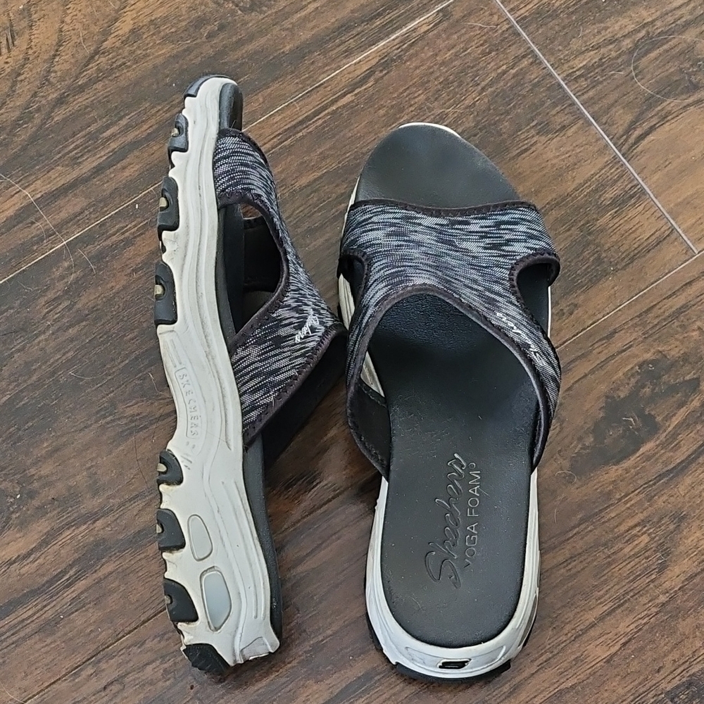 Skechers Yoga Foam Slides, Size 9